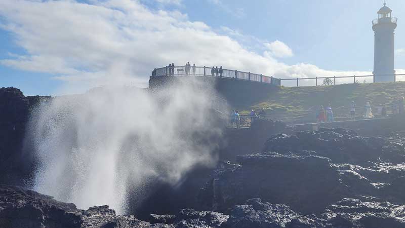 Kiama-White-Lighthouse-Blowhole9